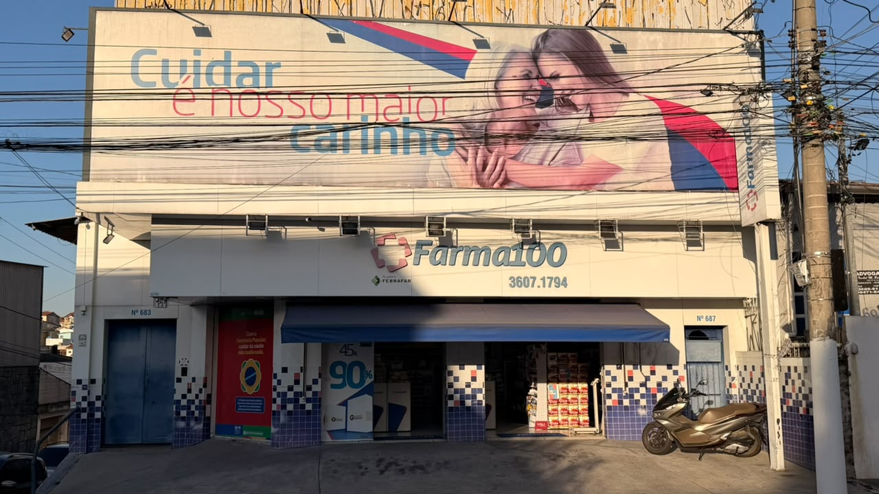 Fachada principal da Farma100 Osasco